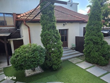 Vand casa in centru