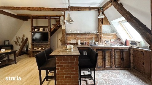 Investitie in Centrul Istoric: Apartament cu Pivnita/Crama (Optional)