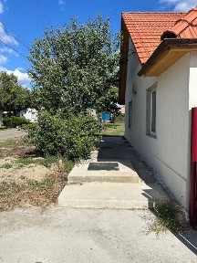 Vând casă locuibilă modernă 3 dormitoare living baie cămară bucătărie