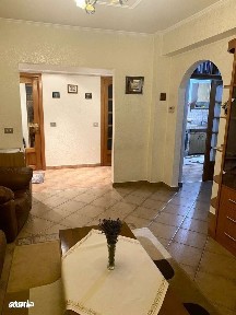 Apartament 3 camere, 2 băi, ultracentral, decomandat, 85 mp+boxă 12 mp
