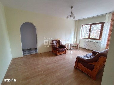 Apartament de vanzare, zona PODU ROȘ, 3 camere, semidecomandat, etaj
