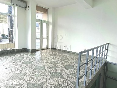 Spatiu comercial intrare din strada vitrina mare - Lipovei