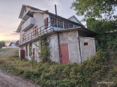 Casă cu teren 23 ari în Dărmănești, jud Suceava