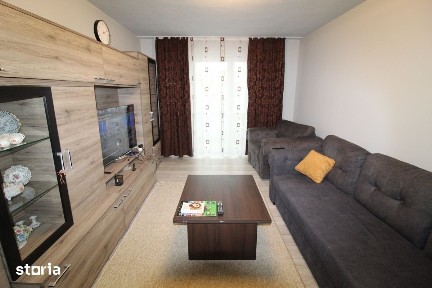 Vând apartament 2 camere în Hunedoara, Teatru-Pietonală, etaj 2.