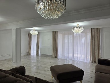 Vând pensiune 13 camere cu baie proprii