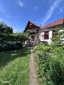 Vand casa in curte comuna in cartierul Zorilor