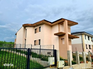 Casa unifamiliala cu 4 camere, cu suprafata 247mp, teren 725 mp, zona