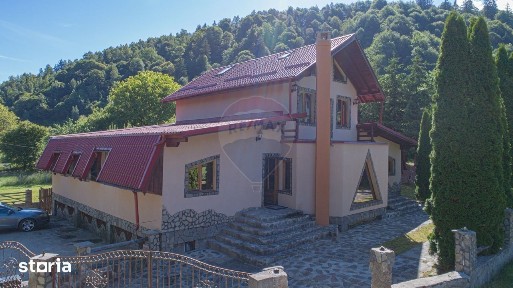 Casă de vacanță cu 9 camere de vânzare Moieciu de Jos