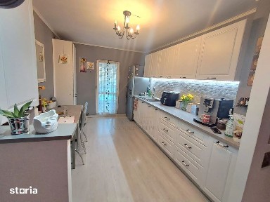 Vind apartament cu 2 camere in Cartierul Marasti.