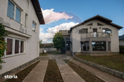 Casă / Vilă cu 5 camere de vânzare