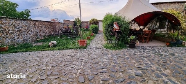 Casa pe sol, teren : 1460 mp - zona Spitalului Municipal - Bariera