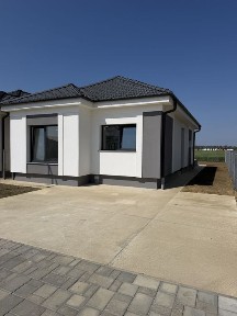 Casă modernă, finisată complet - gata pentru mutare