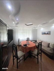 Vand apartament cu 2 camere, modern compartimentat, cu loc de parcare.