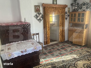 Casa de vanzare, cu 8 camere, 310 mp, cu teren de 1532 mp, zona Frasin