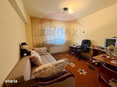 Apartament cu 3 camere de vânzare Piata 1 Decembrie