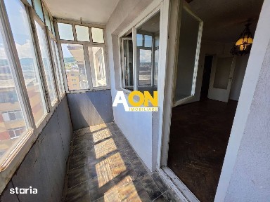 Apartament 3 camere, Cetate, 65 mp utili, et.5. Necesita renovare
