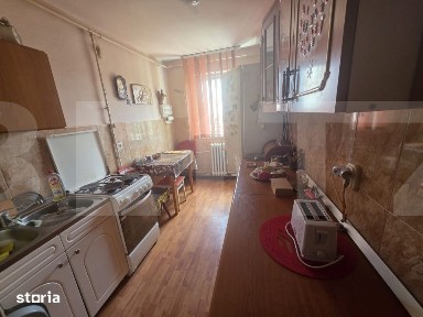 Apartament cu 2 camere decomandate.