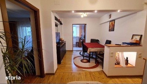 Apartament decomandat 3 camere + living de vanzare in zona Ostroveni