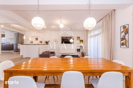 Vila in zona Strand, cu 7 camere, 2 garaje, curte de 200 mp