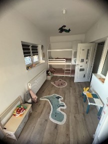 Vand casa cu piscina