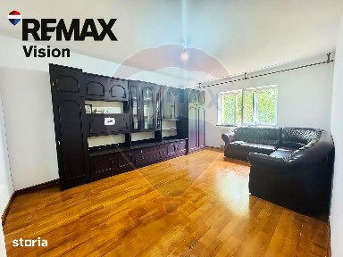Apartament cu 3 camere de vânzare în zona 1 Mai