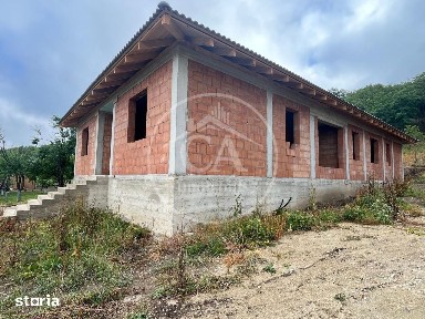 Casă cu 4 camere de vânzare în Hidișelul de Sus, Bihor