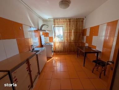 De inchiriat 3 camere Piata Sud