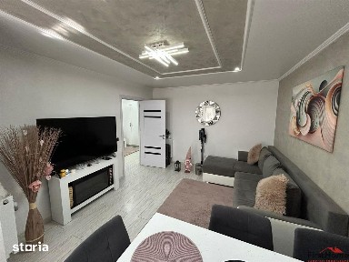 Apartament cu 3 camere de vanzare, zona Comisia Centrala