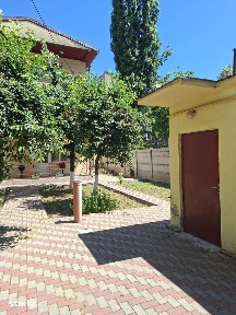 CASA-VILA DE VANZARE