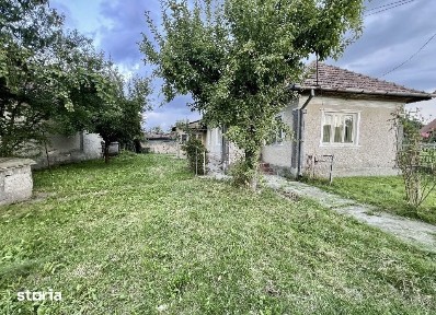 Casa in centrul Bontida, la 200 m de Castelul Banffy, teren 1.642 mp