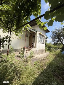 Casa pentru locuit, cu anexa si gradina