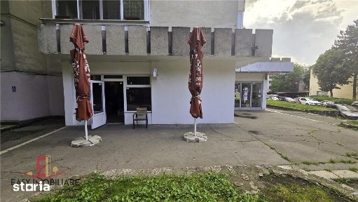 Spatiu comercial 45mp, vitrina, Dambu Pietros, grup sanitar, 2 zone ac