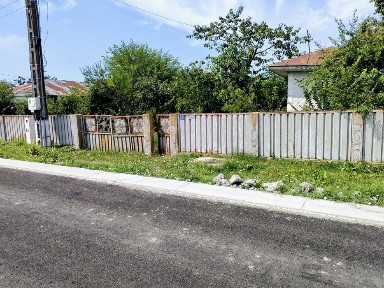 Teren cu casă bătrâneasca de vânzare LIESTI GALATI
