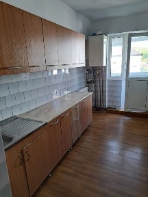 INCHIRIEZ - VAND apartament cu 2 camere decomandat