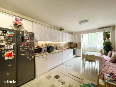 Apartament 3 camere de vanzare in Floresti