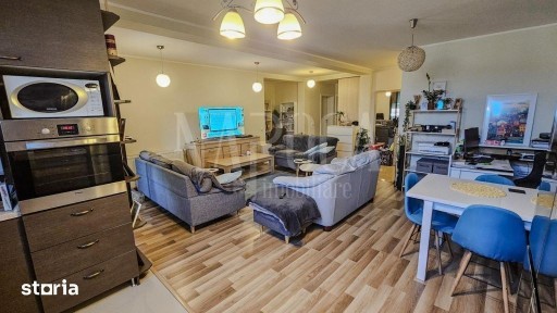 Apartament 3 camere de vanzare in Floresti
