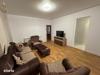De închiriat apartament 3 camere 80 mp + curte privata 50 mp