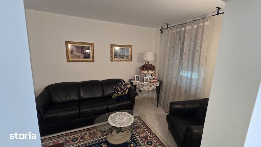 Vand apartament cu 4 camere et 2 centru