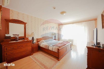 Casă / Vilă cu 5 camere de vânzare, în Sânmartin