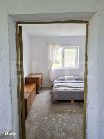 Casa veche 50 mp, teren 1274 mp, doua fronturi stradale, zona Vetis