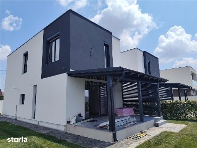 DUPLEX MODERN - ZONA CENTRALA - SEPARAT PRIN BAIE - GAZON SI SISTEM DE