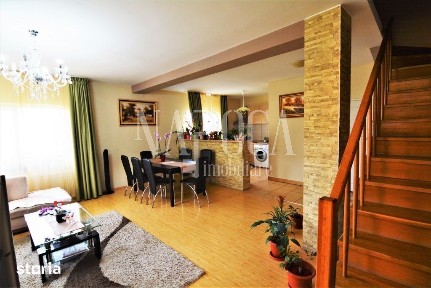 Casa 5 camere de vanzare in Floresti