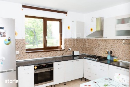 Casa 5 camere de vanzare in Floresti