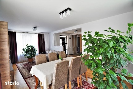 Casa 4 camere de vanzare in Floresti