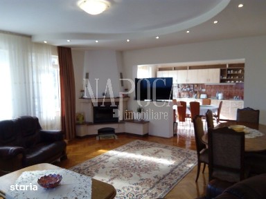 Casa 6 camere de vanzare in Floresti