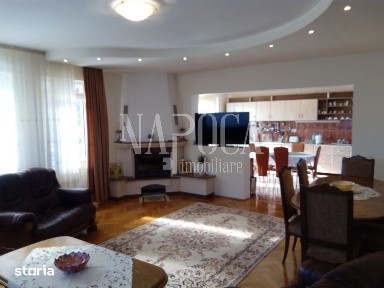 Casa 6 camere de vanzare in Floresti