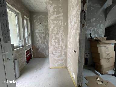 Casa 4 camere de vanzare in Floresti