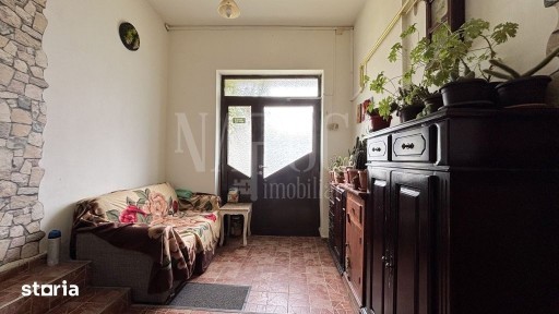 Casa 8 camere de vanzare in Floresti