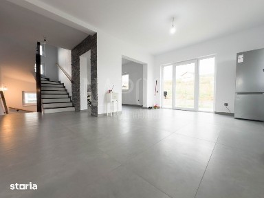 Casa 4 camere de vanzare in Chinteni