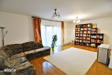 Casa 4 camere de vanzare in Floresti